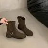 Botas de moda con hebilla estilo británico para mujer, estilo fino de verano, novedad 2026, sentido de diseño de nicho, puntera dividida falsa, botines ajustados