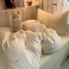 Popular juego de ropa de cama de cuatro piezas, suave y amigable con la piel, lavable a máquina, adecuado para dormitorios individuales de estudiantes, juego de tres piezas, estilo ins simple