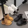 Outono 2026 Novas Botas Amarelas Infantis Moda Estilo Britânico Botas Casuais de Couro para Meninos Botas Amarelas para Meninas Botas Martin