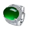 Anel de jade verde jadeíta com superfície de ovo de semente de gelo com diamantes completos, jade verde de mina antiga de Mianmar, anel verde Sol Dourado incrustado, anel verde Imperador, anel de diamante oval