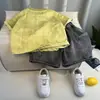 Ropa infantil estilo coreano conjunto de verano para niños 2025 nuevo moderno genial para niños de manga corta ropa de verano elegante para niños