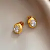Brincos de metal dourado escovado com zircônia para mulheres, nicho de luxo leve, simples, de alta qualidade, brincos de ovo de pombo, brincos novos