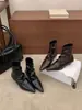 []2026 Otoño/Invierno Nuevas Botines de Tobillo de Punta Cuadrada con Tacón Bajo Plisados Estilo Europeo y Americano con Cremallera Trasera Botas de Mujer Botas de Moda