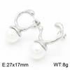 Pendientes ligeros de lujo de alta gama con forma de viento frío, pendientes femeninos de acero inoxidable con perlas geométricas de metal, venta al por mayor