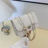 Bolsa Quadrada Pequena com Corrente de Cor Sólida para Mulheres 2025 Nova Simples Bordada com Fio Acolchoado Bolsa de Mão Ombro Moda Bolsa Transversal