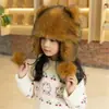 Gorros de Invierno al por Mayor para Niños, Gorros con Orejas de Mapache para Protegerse, Gorros Tipo Lei Feng Overlord de Piel Sintética de Mapache Americano, Gorros de Invierno Cálidos para Hombre