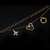 Pulseira de aço inoxidável e couro de camada dupla moda europeia e americana transfronteiriça pulseira Mickey mouse trevo de quatro folhas de titânio dourado 18K para mulheres