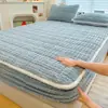 Juego de Sábanas de Terciopelo de Leche Engrosado de Invierno de Tres Piezas Protector de Colchón de Terciopelo Cálido para Bebé Colcha Acolchada de Color Sólido para Cama