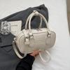 Bolsa Pequena Super Quente Externa Feminina Primavera e Verão Versátil 2025 Nova Moda Bolsa de Ombro Transversal Simples Portátil Bolsa Almofada