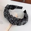 Faixa de cabeça plissada com strass brilhante estilo francês, faixa de cabeça larga de cetim suave, realça a elegância, adequada para lavar o rosto, um acessório de cabelo de luxo leve