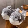 Chinelos de pelúcia de tubarão 2026 novo modelo para casais, uso interno em casa, antiderrapantes, quentes, chinelos forrados com pelúcia para mulheres no inverno