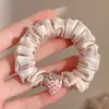 Scrunchie de cetim plissado estilo coreano para mulheres, novo modelo 2026, alta elasticidade, prendedor de cabelo durável, faixa de cabelo, acessório de cabelo elástico