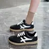 Zapatillas de Exportación para Mujer 2025 Primavera y Otoño Nuevos Zapatos de Entrenamiento Alemanes Casuales Estilo Cuero Versión Coreana Transpirables Versátiles Zapatos para Correr