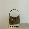 Bolsa de Mão Feminina 2026 Nova Outono Retro Grande Capacidade Para o Dia a Dia Versátil Toque de Luxo Bolsa de Ombro Única para Sobrancelha