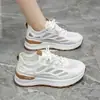 Zapatos Finos de Malla Transpirable para Mujer 2026 Verano Nuevos Ligeros Versátiles Casuales Deportivos Suela Gruesa Antideslizantes Zapatos Blancos