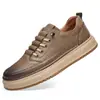 Outono 2026 Novos Sapatos Masculinos de Couro Macio Transfronteiriços Solado Macio Tendência Versátil Diário Casual Sapatos de Couro Tênis Atacado