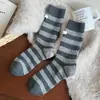 Calcetines de Lana Estilo Coreano Color Dulce Bloques de Color Etiqueta de Tela de Alta Lujo Engrosados Cálidos Simples Raya Ancha Calcetines de Moda para Mujer Otoño e Invierno