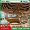 Jaula para Pájaros de Tubo Cuadrado de Aluminio Curvado Color Madera Grano de Madera Centro Comercial Hotel Muro Cortina Forma de Flor Especial Forma Curvada Tubo Cuadrado de Aluminio Muro de Fondo