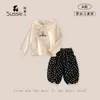 Colección de primavera para niñas: Conjunto de ropa infantil estilo coreano, cómodo top floral de manga larga y pantalón con ribete de encaje para bebés y niños pequeños