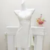 Nuevo camisón de encaje con cuello en V, corte ajustado y favorecedor, confeccionado con tejido plisado de nueva tecnología, estilo sexy y seductor, disponible para venta al por mayor