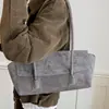 Bolsa de camurça vintage para outono e inverno para mulheres 2026 nova moda bolsa de ombro para o dia a dia bolsa tote casual de grande capacidade