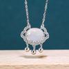 Nuevo Collar de Chalcedonia Blanca Estilo Chino Candado de Paz, Plata Pura 999, Lujo Ligero, Colgante de Nicho de Gama Alta, Cadena de Clavícula Vintage para Mujer
