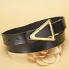Novo Cinto de Couro Bovino com Fivela Triangular para Mulheres Versátil Moda Decorativo Estilo Celebridade da Internet Cinto de Couro Genuíno Simples