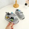 Zapatos Infantiles 2026 Verano Nuevo Modelo Zapatos Casuales Versátiles para Niñas Zapatos Deportivos Cómodos Transpirables para Niños Zapatos Escolares Modernos