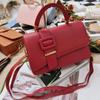 Bolso de mano de estilo nuevo y moderno, bolso de mano con texto, bolso bandolera de verano para mujer de estilo elegante y moderno.