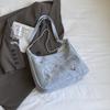 Bolsa Casual de Tecido Macio Grande Capacidade Feminina 2024 Nova Chegada Popular Versátil Bolsa Transversal Elegante para o Dia a Dia Bolsa de Ombro Tote