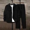 Novo terno esportivo de cadarço liso, rufião bonito, de alta qualidade, simples, casual, terno masculino de veludo cotelê