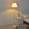 Lámpara de pie para sala de estar, estudio, dormitorio, lámpara de noche LED, belleza, Red Red Anchor, cálida, simple, moderna, lámpara de mesa vertical