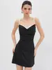 Vestido de tirantes finos de color puro estilo francés con bloques de color, escote drapeado, diseño que ciñe la cintura, dobladillo acampanado adelgazante y longitud corta para un look atrevido