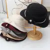 Elegante sombrero pequeño estilo Hepburn para otoño e invierno, estilo francés vintage y elegante, sombrero para mujer que hace que la cara se vea más pequeña, sombrero de pescador tejido