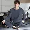 Pijama de algodón puro para hombre para otoño e invierno, nuevo estilo 2026, talla grande, corte holgado, casual, simple y se puede usar como ropa exterior, conjunto de ropa de estar para hombre