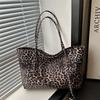 Bolso informal de gran capacidad para mujer, bolso de hombro con estampado de leopardo, estilo informal, para otoño e invierno, 2024