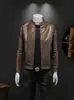 Chaqueta de cuero para hombre, top de marca de moda nuevo, elegante y ajustada, chaqueta de cuero casual estilo motociclista con cuello alto para otoño e invierno