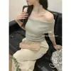 Suéter Francês Retro Borboleta Estilo Novo de Verão com Clavícula Exposta Uma Manga Só Tricô Blusa de Temperamento para Mulheres