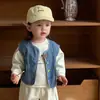 Conjunto Outono Dropshipping para Bebês e Crianças Pequenas, Conjunto de Três Peças com Colete de Botão Colorido, Moletom para Bebê, Calça Longa Soltinha, Roupas Infantis Zhili