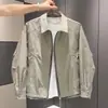 Nova coleção de outono: jaqueta masculina casual patchwork xadrez com gola alta, uma peça de outer wear moderna e versátil, estilo coreano, de uma marca de moda popular