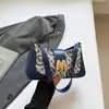 Bolso de Hombro Retro con Letras para Mujer 2025 Nuevo Estilo Moda de Nicho Bolso de Hombro para Viajar Estilo Occidental Bolso Baguette