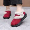 Sapatos de Tecido Novos Velhos de Pequim de Inverno Solado Macio Sapatos de Mãe Com Veludo Quente Casuais Femininos Sapatos de Algodão Casuais Espessados Com Veludo
