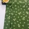 Tela de pana estampada floral verde vintage para ropa de niños y mujeres, incluyendo chaquetas, chalecos, pantalones y camisas