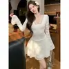 Vestido Elegante de Encaje con Cuello en V y Mangas Largas Transfronterizo para Mujer para Cintura Delgada y Delgado Primavera y Otoño Hermoso Mangas de Campana Falda Corta de Corte A