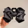 Pinza de garra con lazo plisado de capullo de flor negra para mujer, pinza para el pelo "princesa huyendo", accesorio para el pelo tipo pinza de tiburón para la parte trasera de la cabeza de lujo ligero