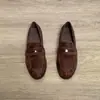 Versão em Pele de Ovelha~Estilo Retro Old Money Mocassins de Camurça para Mulheres Fivela de Metal Slip-on Versátil Confortável Sapatilhas de Salto Baixo