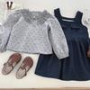 Conjunto para Meninas Primavera e Outono Novo 2025 Camisa de Manga Longa com Bolinhas Salopete Jeans Conjunto de Duas Peças Dropshipping Transfronteiriço