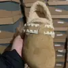 Novas Galochas de Pelúcia para Mulheres 2025 Inverno Aconchegantes e Quentes Para Pessoas Baixas Aumentando Altura Sapatos Totalmente Fechados Birkenstock Sapatos de Algodão
