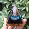 Adornos piramidales de grava de cristal con explosiones transfronterizas, resina para el hogar, gomitas, artesanías, decoración de oficina, regalos.
