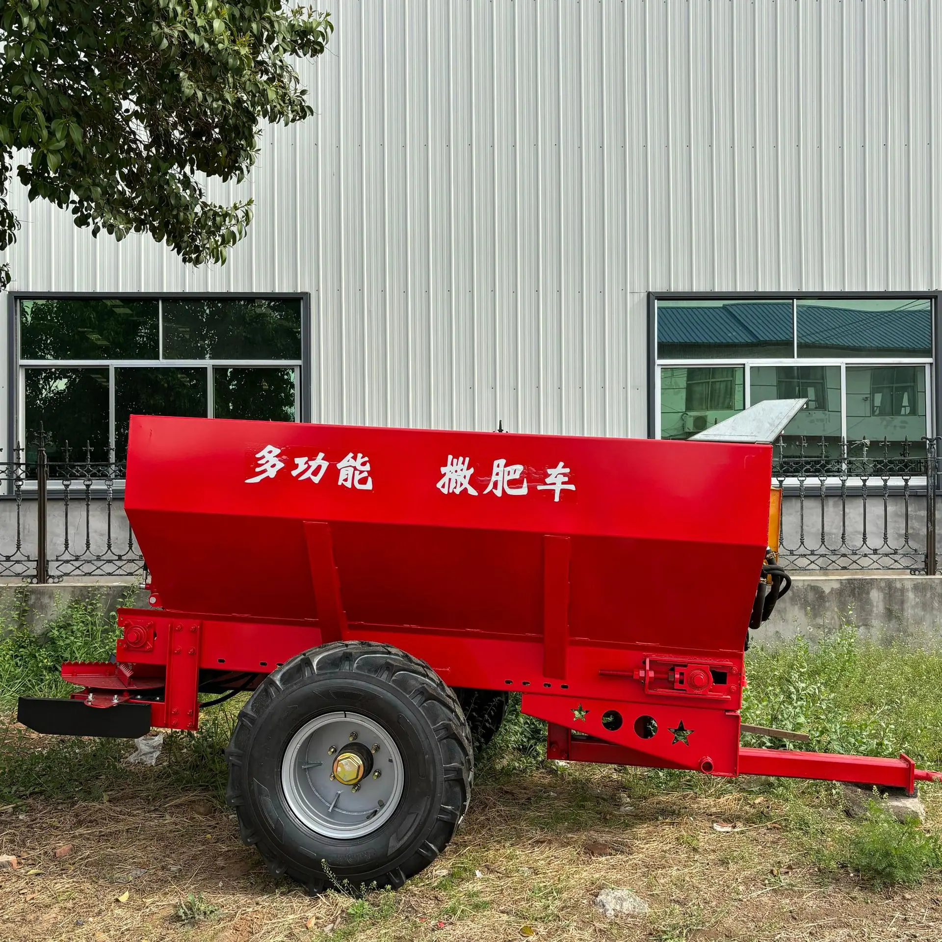 多功能撒肥车.jpg